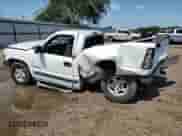 2000 Chevrolet Silverado 1500 z VIN 1GCEC14V6YZ109157, wystawiony jako Copart lot #56390975 z przebiegiem 624 462 mil mil oraz Szkoda całkowita • Salvage title. Historia ofert i sprzedaży dostępna na DreamBid. Obrazek 2.