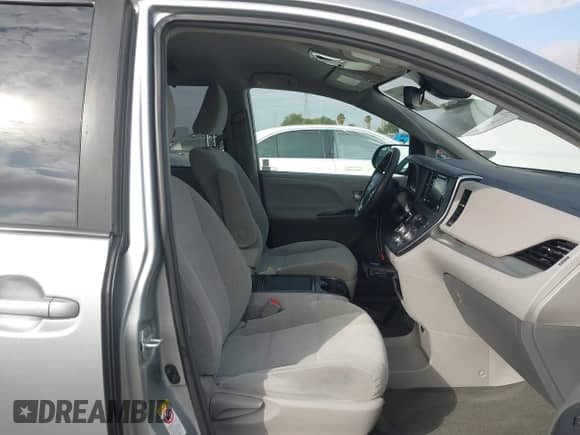 2019 Toyota Sienna LE Auto Access Seat с VIN 5TDKZ3DC7KS971405, выставлен на аукционе IAAI как лот 43258910 с пробегом 51 591 миль миль и . История ставок и продаж доступна на DreamBid. Изображение 5.