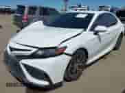 2023 Toyota Camry SE z VIN 4T1G11AK8PU756448, wystawiony jako IAAI lot #43051703 z przebiegiem 27 035 mil mil oraz . Historia ofert i sprzedaży dostępna na DreamBid. Obrazek 17.