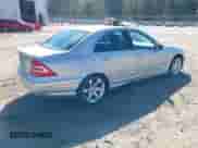 2007 Mercedes-Benz C 230 Sport z VIN WDBRF52H57E027499, wystawiony jako IAAI lot #43476960 z przebiegiem 160 163 mil mil oraz . Historia ofert i sprzedaży dostępna na DreamBid. Obrazek 4.