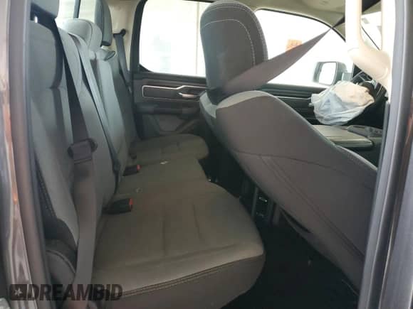 2020 Ram 1500 Big Horn z VIN 1C6SRFBTXLN404172, wystawiony jako Copart lot #69095545 z przebiegiem 84 248 mil mil oraz Szkoda całkowita • Salvage title. Historia ofert i sprzedaży dostępna na DreamBid. Obrazek 10.