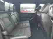 2019 Ram 1500 Laramie z VIN 1C6SRFJTXKN589601, wystawiony jako IAAI lot #42061260 z przebiegiem 109 901 mil mil oraz . Historia ofert i sprzedaży dostępna na DreamBid. Obrazek 8.