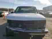 1998 Chevrolet Silverado 2500 z VIN 1GCGK29J0WE147043, wystawiony jako Copart lot #83372654 z przebiegiem 193 245 mil mil oraz Szkoda całkowita • Salvage title. Historia ofert i sprzedaży dostępna na DreamBid. Obrazek 5.