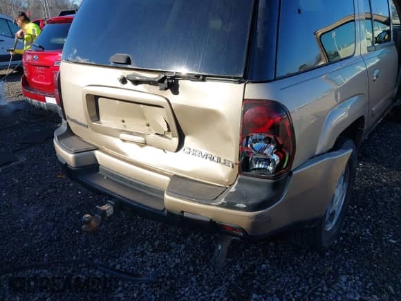 2004 Chevrolet TrailBlazer EXT LT с VIN 1GNET16P146155237, выставлен на аукционе IAAI как лот 40819400 с пробегом Не указан миль и . История ставок и продаж доступна на DreamBid. Изображение 6.