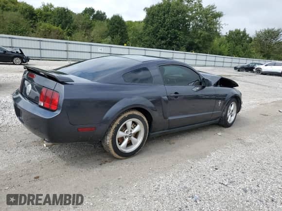 2007 Ford Mustang Deluxe с VIN 1ZVFT80N975234482, выставлен на аукционе Copart как лот 82044485 с пробегом 139 120 миль миль и Списание • Salvage title. История ставок и продаж доступна на DreamBid. Изображение 3.