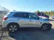 2022 Mitsubishi Outlander ES z VIN JA4ARUAU7NU008352, wystawiony jako IAAI lot #43356398 z przebiegiem 60 687 mil mil oraz . Historia ofert i sprzedaży dostępna na DreamBid. Obrazek 14.