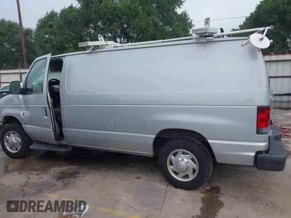 2009 Ford Econoline Cargo Commercial z VIN 1FTNE14W29DA56023, wystawiony jako IAAI lot #42362663 z przebiegiem 211 326 mil mil oraz . Historia ofert i sprzedaży dostępna na DreamBid. Obrazek 14.