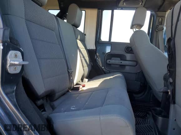 2007 Jeep Wrangler Unlimited Sahara z VIN 1J4GA591X7L147255, wystawiony jako Copart lot #82341025 z przebiegiem 189 755 mil mil oraz Czysty tytuł • Clean title. Historia ofert i sprzedaży dostępna na DreamBid. Obrazek 11.