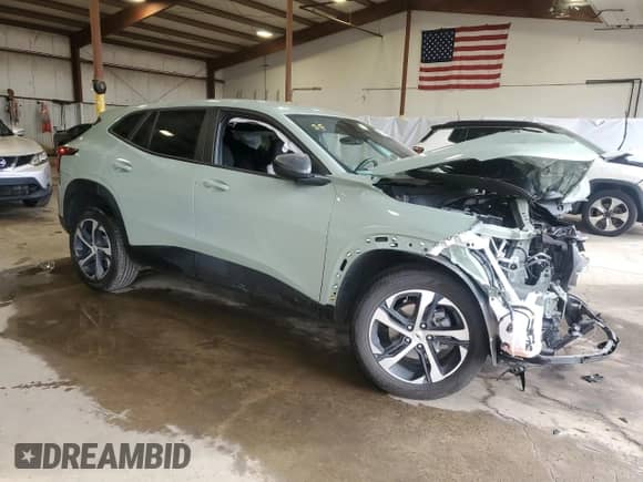 2024 Chevrolet Trax 1RS with VIN KL77LGE25RC114352, listed as a Copart auction lot 83981905 with 15,719 mi miles and Salvage title. Bid and sale history available at DreamBid. Image 4.