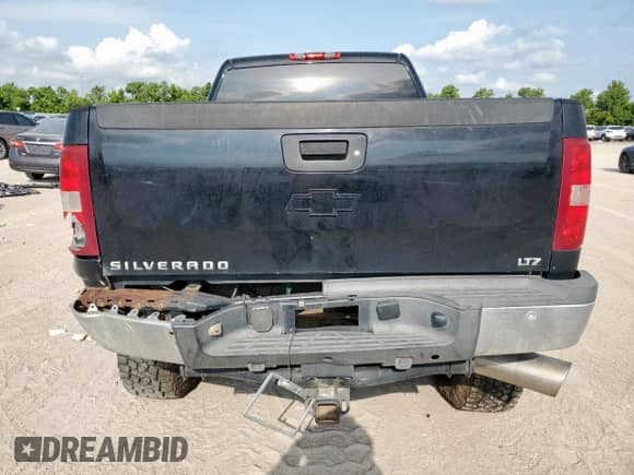 2007 Chevrolet Silverado 2500HD 2LT z VIN 1GCHK23687F506319, wystawiony jako Copart lot #67235385 z przebiegiem 182 255 mil mil oraz Szkoda całkowita • Salvage title. Historia ofert i sprzedaży dostępna na DreamBid. Obrazek 6.