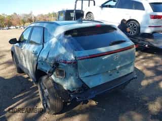 2024 Hyundai Kona SEL z VIN KM8HCCAB5RU051362, wystawiony jako IAAI lot #43495049 z przebiegiem 19 446 mil mil oraz . Historia ofert i sprzedaży dostępna na DreamBid. Obrazek 6.