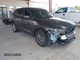 2023 Mazda CX-5 S Carbon Edition z VIN JM3KFBCM8P0251108, wystawiony jako IAAI lot #42171155 z przebiegiem 45 551 mil mil oraz . Historia ofert i sprzedaży dostępna na DreamBid. Obrazek 1.