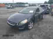 2013 Volvo S60 T5 Premier z VIN YV1612FS8D2180344, wystawiony jako IAAI lot #42863760 z przebiegiem 193 207 mil mil oraz . Historia ofert i sprzedaży dostępna na DreamBid. Obrazek 16.