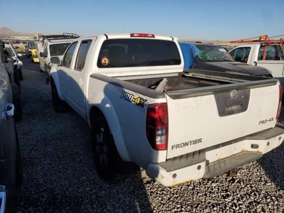 2013 Nissan Frontier Pro-4X z VIN 1N6AD0EV5DN723071, wystawiony jako Copart lot #73420484 z przebiegiem 115 727 mil mil oraz Szkoda całkowita • Salvage title. Historia ofert i sprzedaży dostępna na DreamBid. Obrazek 2.