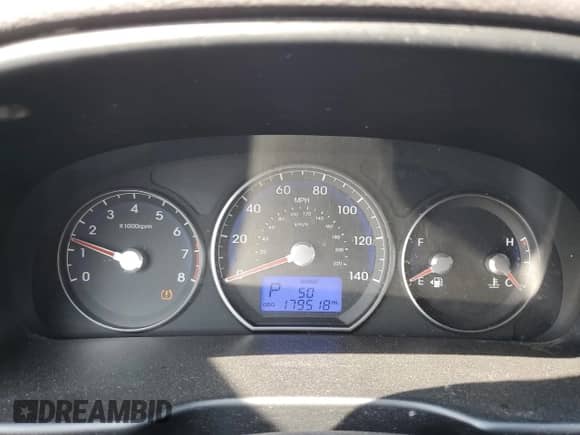 2011 Hyundai Santa Fe SE с VIN 5XYZH4AG8BG075688, выставлен на аукционе Copart как лот 66769474 с пробегом 179 518 миль миль и Списание • Salvage title. История ставок и продаж доступна на DreamBid. Изображение 9.