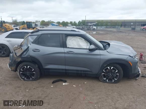 2021 Chevrolet TrailBlazer LT z VIN KL79MPS25MB092667, wystawiony jako IAAI lot #43286090 z przebiegiem 36 652 mil mil oraz . Historia ofert i sprzedaży dostępna na DreamBid. Obrazek 14.