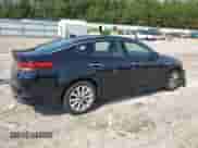 2018 Kia Optima LX z VIN 5XXGT4L39JG236620, wystawiony jako Copart lot #81509195 z przebiegiem 134 250 mil mil oraz Szkoda całkowita • Salvage title. Historia ofert i sprzedaży dostępna na DreamBid. Obrazek 3.