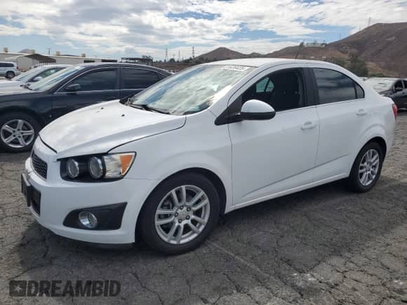 2012 Chevrolet Sonic LT z VIN 1G1JC5SHXC4133141, wystawiony jako Copart lot #81626425 z przebiegiem 82 138 mil mil oraz Szkoda całkowita • Salvage title. Historia ofert i sprzedaży dostępna na DreamBid. Obrazek 1.