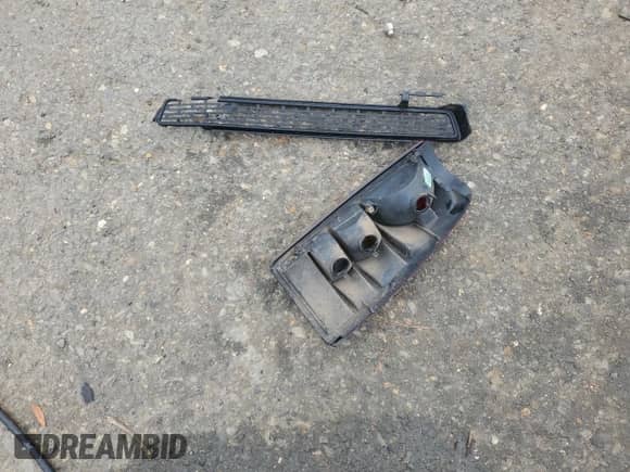 2006 GMC Sierra 1500 SLE с VIN 1GTEC14T96Z111142, выставлен на аукционе Copart как лот 84715684 с пробегом 263 982 миль миль и Списание • Salvage title. История ставок и продаж доступна на DreamBid. Изображение 12.