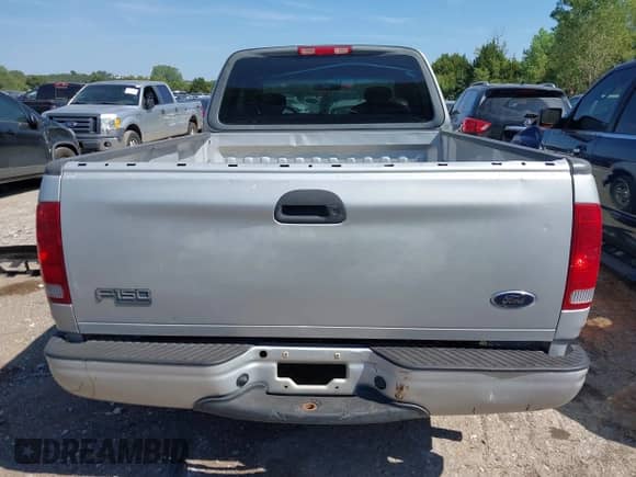 2004 Ford F-150 XL с VIN 2FTRX17204CA74002, выставлен на аукционе IAAI как лот 43194994 с пробегом 242 635 миль миль и . История ставок и продаж доступна на DreamBid. Изображение 17.