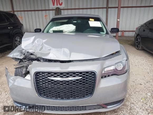 2018 Chrysler 300 Touring с VIN 2C3CCAAG3JH340797, выставлен на аукционе IAAI как лот 42932969 с пробегом 96 678 миль миль и . История ставок и продаж доступна на DreamBid. Изображение 11.