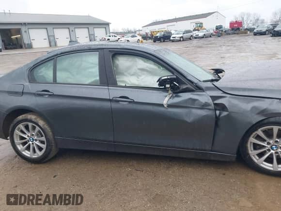 2016 BMW 3 Series 320i xDrive с VIN WBA8A3C55GK690199, выставлен на аукционе IAAI как лот 41204671 с пробегом 169 163 миль миль и . История ставок и продаж доступна на DreamBid. Изображение 14.