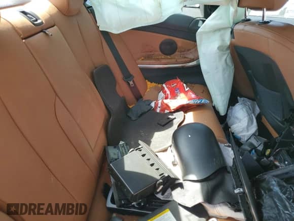 2017 BMW 4 Series 430i xDrive z VIN WBA4R9C5XHK878096, wystawiony jako Copart lot #70936785 z przebiegiem Nie podano mil oraz Szkoda całkowita • Salvage title. Historia ofert i sprzedaży dostępna na DreamBid. Obrazek 10.