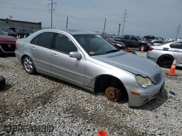 2004 Mercedes-Benz C 240 with VIN WDBRF81J74F546257, listed as a Copart auction lot 52402645 with 121,710 mi miles and Salvage title. Bid and sale history available at DreamBid. Image 4.