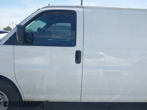 2013 Chevrolet Express Cargo z VIN 1GCWGGFA5D1144707, wystawiony jako IAAI lot #42868366 z przebiegiem 167 632 mil mil oraz . Historia ofert i sprzedaży dostępna na DreamBid. Obrazek 13.