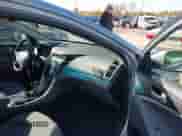 2011 Hyundai Sonata GLS z VIN 5NPEB4AC7BH267397, wystawiony jako IAAI lot #43484959 z przebiegiem 172 336 mil mil oraz . Historia ofert i sprzedaży dostępna na DreamBid. Obrazek 5.