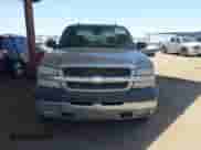 2004 Chevrolet Silverado 2500HD LS z VIN 1GCHK23204F266787, wystawiony jako IAAI lot #42609410 z przebiegiem 327 235 mil mil oraz . Historia ofert i sprzedaży dostępna na DreamBid. Obrazek 6.
