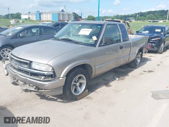 2001 Chevrolet S-10 LS with VIN 1GCCS195X18129569, listed as a IAAI auction lot 42515400 with 179,056 mi miles and . Bid and sale history available at DreamBid. Image 2.