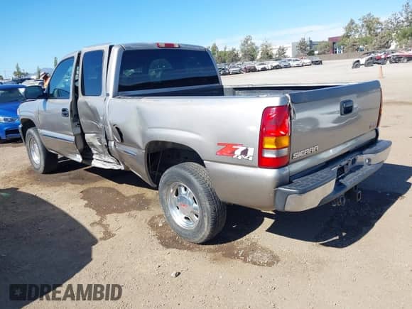 2002 GMC Sierra 1500 SLE z VIN 2GTEK19T121357441, wystawiony jako IAAI lot #42769835 z przebiegiem 214 966 mil mil oraz . Historia ofert i sprzedaży dostępna na DreamBid. Obrazek 3.