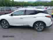 2017 Nissan Murano SV с VIN 5N1AZ2MGXHN126423, выставлен на аукционе IAAI как лот 42372005 с пробегом 71 056 миль миль и . История ставок и продаж доступна на DreamBid. Изображение 13.