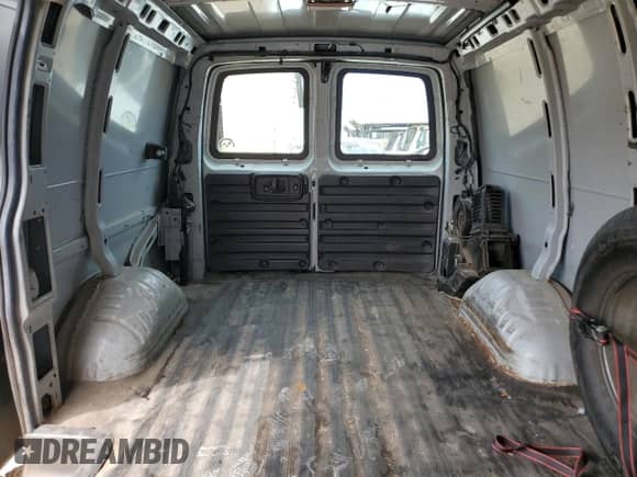 2011 Chevrolet Express Cargo с VIN 1GCSHAF45B1133867, выставлен на аукционе Copart как лот 58553265 с пробегом 173 002 миль миль и Чистый • Clean title. История ставок и продаж доступна на DreamBid. Изображение 10.