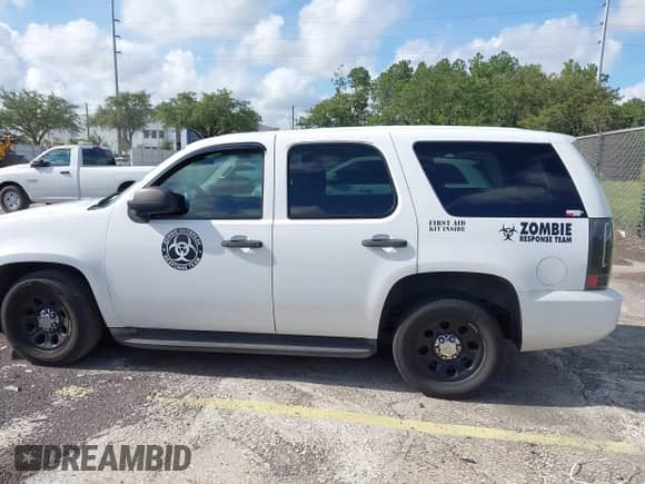 2010 Chevrolet Tahoe LS с VIN 1GNMCAE01AR262122, выставлен на аукционе IAAI как лот 42521429 с пробегом 214 686 миль миль и . История ставок и продаж доступна на DreamBid. Изображение 14.