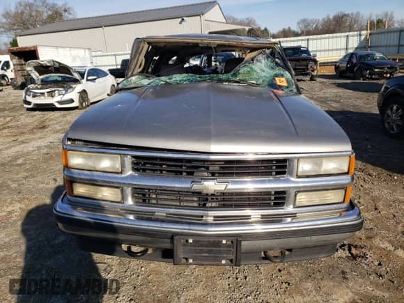 1999 Chevrolet Suburban with VIN 1GNFK16R9XJ570798, listed as a Copart auction lot 84502844 with 316,003 mi miles and Salvage title. Bid and sale history available at DreamBid. Image 5.