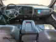2007 Chevrolet Silverado 3500 SRW Wrk Trk z VIN 1GCHK33D97F126684, wystawiony jako Copart lot #62130915 z przebiegiem 372 194 mil mil oraz Szkoda całkowita • Salvage title. Historia ofert i sprzedaży dostępna na DreamBid. Obrazek 8.