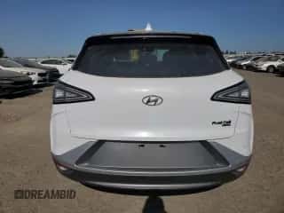 2022 Hyundai NEXO z VIN KM8J74A68NU028179, wystawiony jako Copart lot #60956625 z przebiegiem 27 560 mil mil oraz Szkoda całkowita • Salvage title. Historia ofert i sprzedaży dostępna na DreamBid. Obrazek 6.