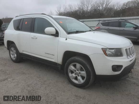 2017 Jeep Compass Latitude with VIN 1C4NJCEA7HD146440, listed as a Copart auction lot 44908945 with 146,976 mi miles and Clean title. Bid and sale history available at DreamBid. Image 4.