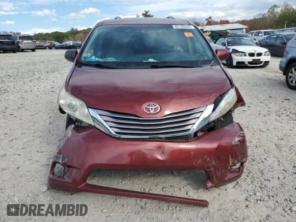2015 Toyota Sienna XLE with VIN 5TDYK3DC9FS578607, listed as a Copart auction lot 85150445 with 151,130 mi miles and Clean title. Bid and sale history available at DreamBid. Image 5.