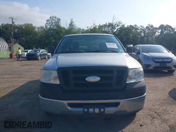2006 Ford F-150 XL z VIN 1FTRF12W86NB43139, wystawiony jako IAAI lot #42833046 z przebiegiem 109 187 mil mil oraz . Historia ofert i sprzedaży dostępna na DreamBid. Obrazek 6.
