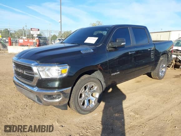 2019 Ram 1500 Big Horn z VIN 1C6SRFFT0KN765967, wystawiony jako IAAI lot #43421168 z przebiegiem 159 044 mil mil oraz . Historia ofert i sprzedaży dostępna na DreamBid. Obrazek 20.