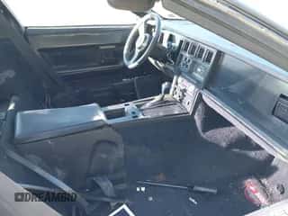 1988 Chevrolet Corvette с VIN 1G1YY2184J5122059, выставлен на аукционе IAAI как лот 43358304 с пробегом Не указан миль и . История ставок и продаж доступна на DreamBid. Изображение 5.