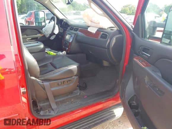 2012 Chevrolet Suburban with VIN 1GNWKMEG9CR206829, listed as a IAAI auction lot 42263407 with 137,934 mi miles and . Bid and sale history available at DreamBid. Image 5.