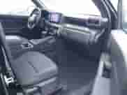 2024 Toyota Tacoma SR5 z VIN 3TMKB5FN3RM004833, wystawiony jako IAAI lot #41580572 z przebiegiem 7 039 mil mil oraz . Historia ofert i sprzedaży dostępna na DreamBid. Obrazek 5.