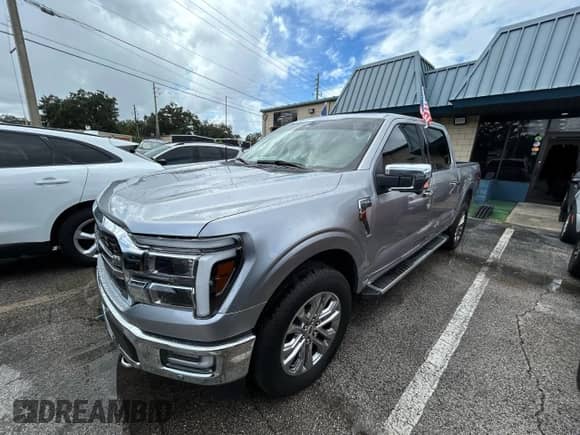 2024 Ford F-150 Lariat с VIN 1FTFW5L55RFA55955, выставлен на аукционе Copart как лот 86318345 с пробегом 29 238 миль миль и Чистый • Clean title. История ставок и продаж доступна на DreamBid. Изображение 2.