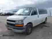 2008 Chevrolet Express Passenger z VIN 1GAHG39K881142695, wystawiony jako IAAI lot #41257254 z przebiegiem 261 076 mil mil oraz . Historia ofert i sprzedaży dostępna na DreamBid. Obrazek 2.