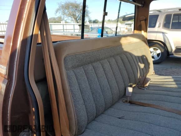 1989 Chevrolet Silverado 1500 с VIN 1GCDC14KXKZ106030, выставлен на аукционе Copart как лот 44542865 с пробегом 360 999 миль миль и Списание • Salvage title. История ставок и продаж доступна на DreamBid. Изображение 10.