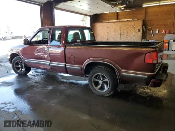 1998 Chevrolet S-10 LS with VIN 1GCCS1945WK233422, listed as a Copart auction lot 48381335 with 107,945 mi miles and Salvage title. Bid and sale history available at DreamBid. Image 2.